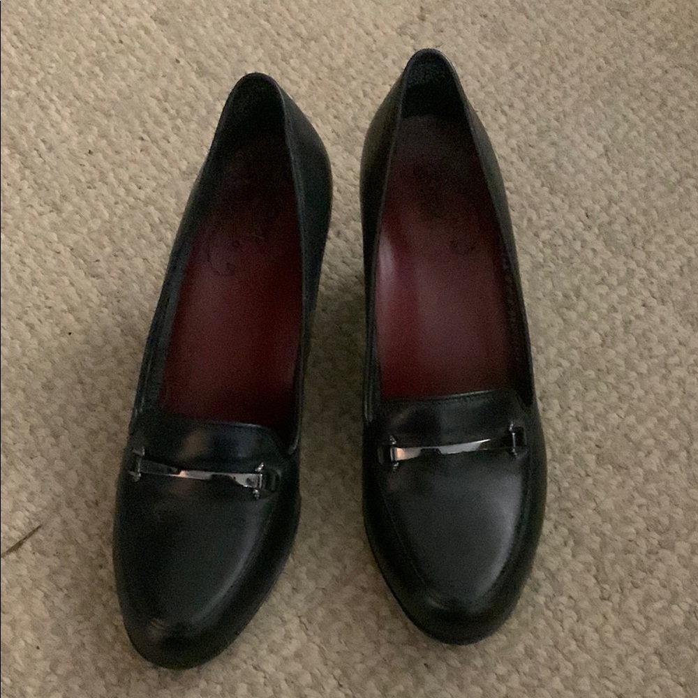 Abeo BioSystem Black Leather Heels with Horsebit Detail